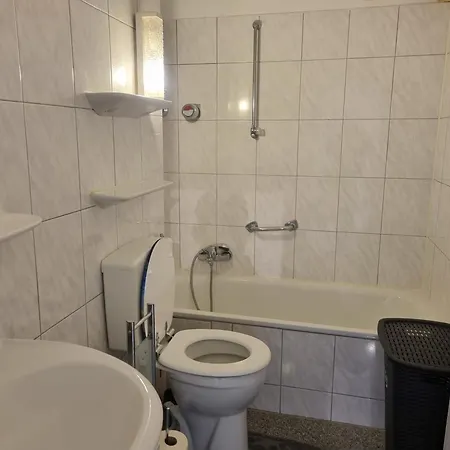 Deluxe 3-zimmerwohnung Mit Zwei Balkonen Und Moderner Kueche